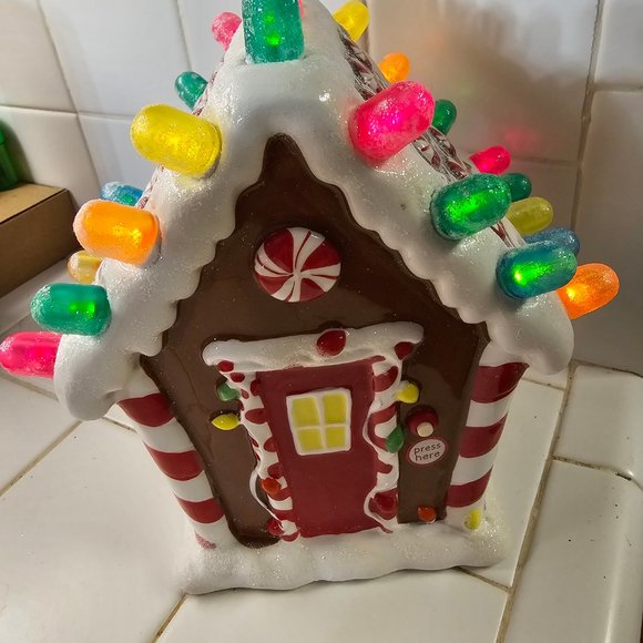 Hallmark Musical Light Up Gumdrop Candy Gingerbread House Nutcracker Song 2008 - Picture 1 of 12